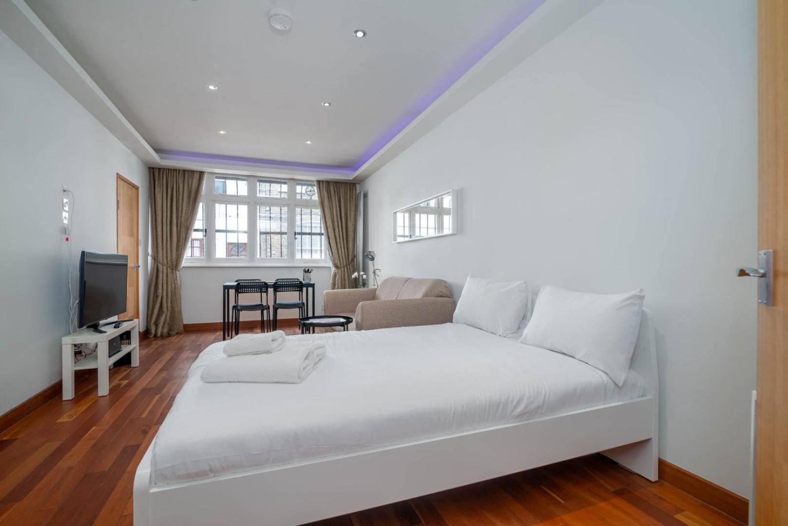Apartmán Guestready - Central Converted Mews In Bayswater Londýn Exteriér fotografie